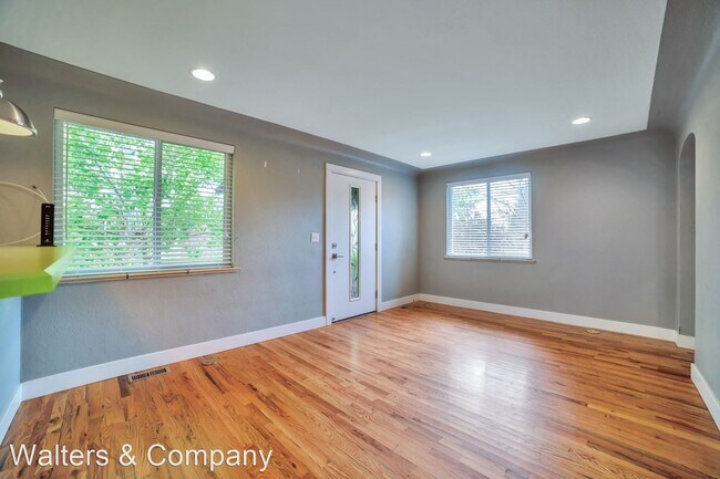 Building Photo - 4 br, 2 bath House - 1420 Spruce Street