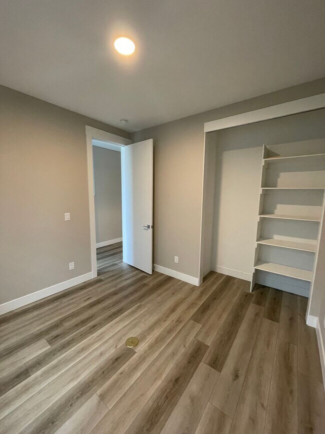 Foto del edificio - Comfort and Convenience Await: Spacious 3-...