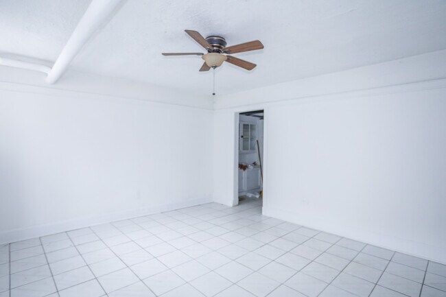 Foto del edificio - 1900 W Ainslie St