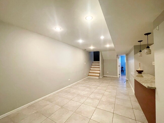 Foto del edificio - 3021 W Diversey Ave