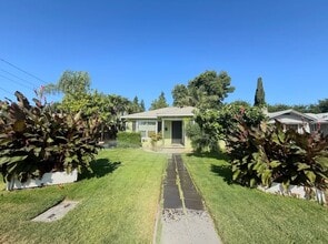 Building Photo - 3021 Oleander Ave