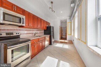 Building Photo - 1704 W Girard Ave