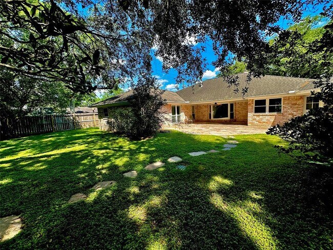Foto del edificio - 3007 Broadmoor Dr