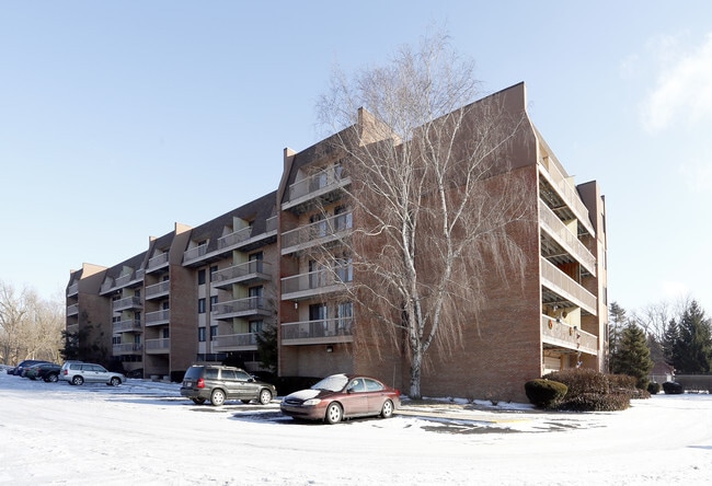 Building Photo - Edgewater Apartments
