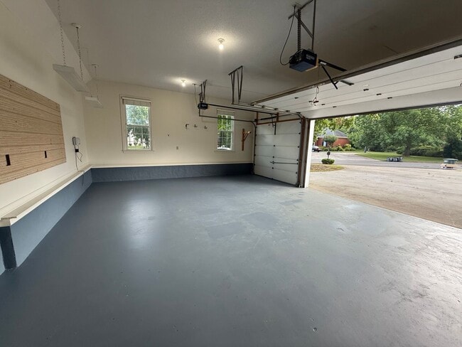 Building Photo - Spacious 5-Bedroom Home on a Corner Lot in...