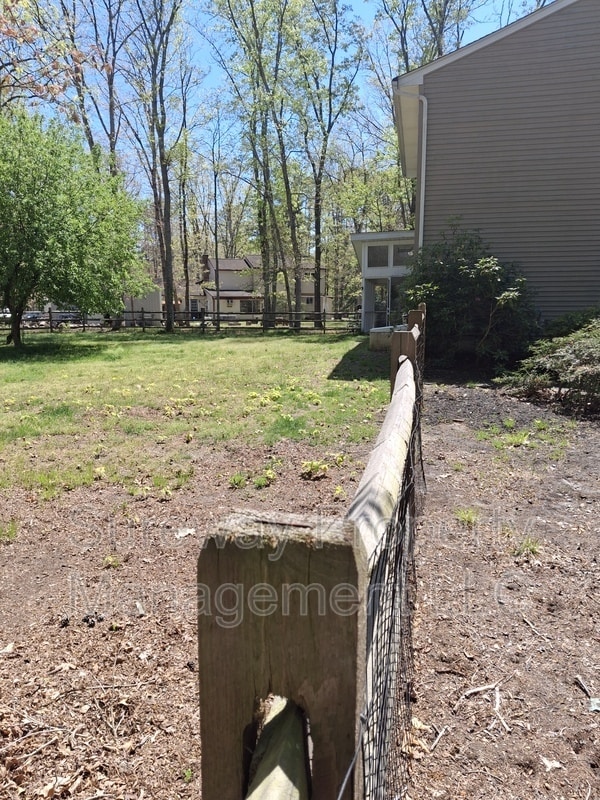 Building Photo - 44 Red Oak Dr