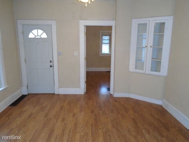 Building Photo - 4 br, 1 bath House - 935 Baraga St NE