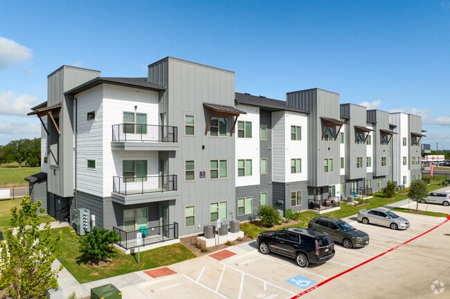 Building Photo - Enclave Creedmoor