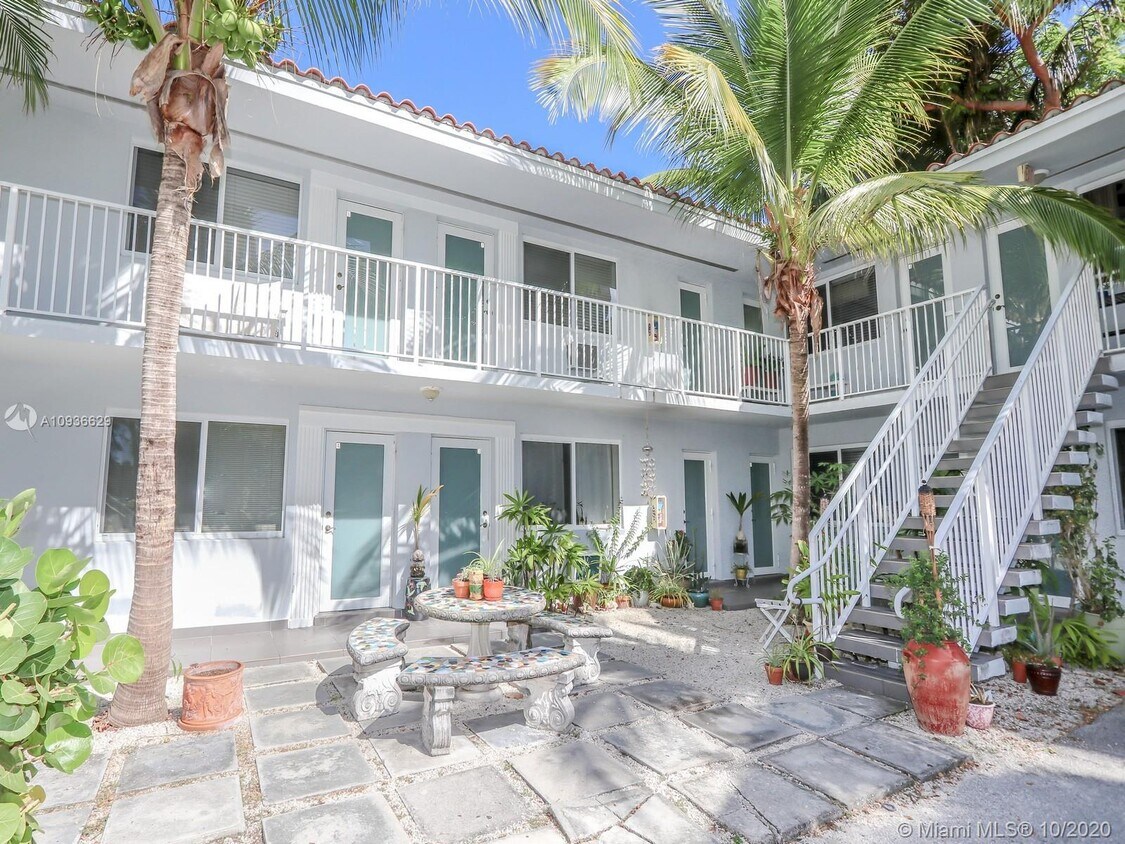 61 Edgewater Dr Unit 6, Coral Gables, FL 33133 Room for Rent in Coral