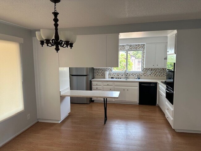Building Photo - 3 Bedroom Goleta Home