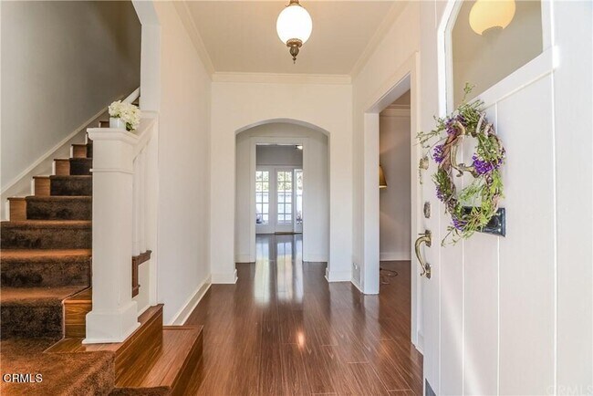 Building Photo - 833 Oakwood Pl