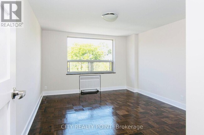 Photo du bâtiment - 990 Avenue Rd