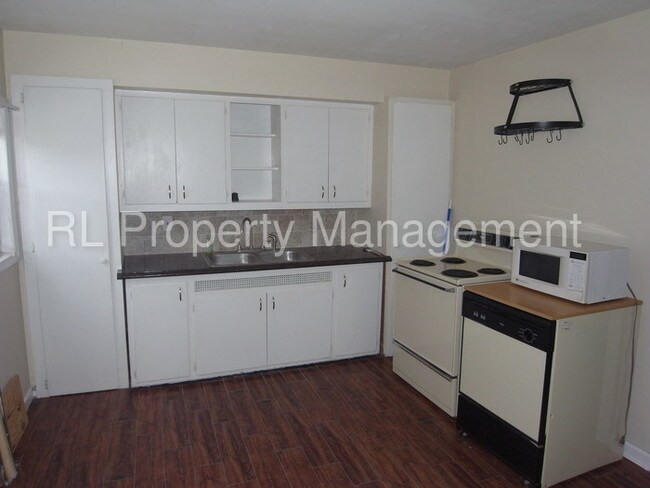 Building Photo - 1 bedroom 1 bathroom duplex in Blacklick