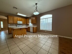 Building Photo - 2125 Galen Dr