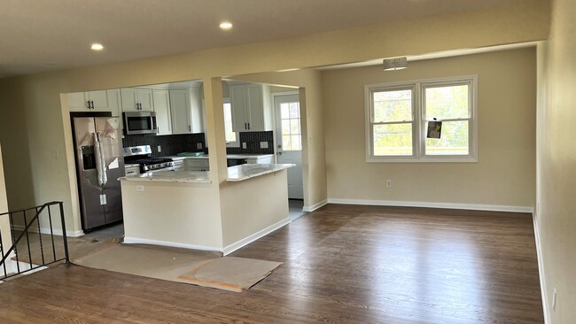 Building Photo - 968 Preakness Ave