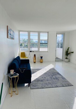 Building Photo - 100 Lincoln Rd