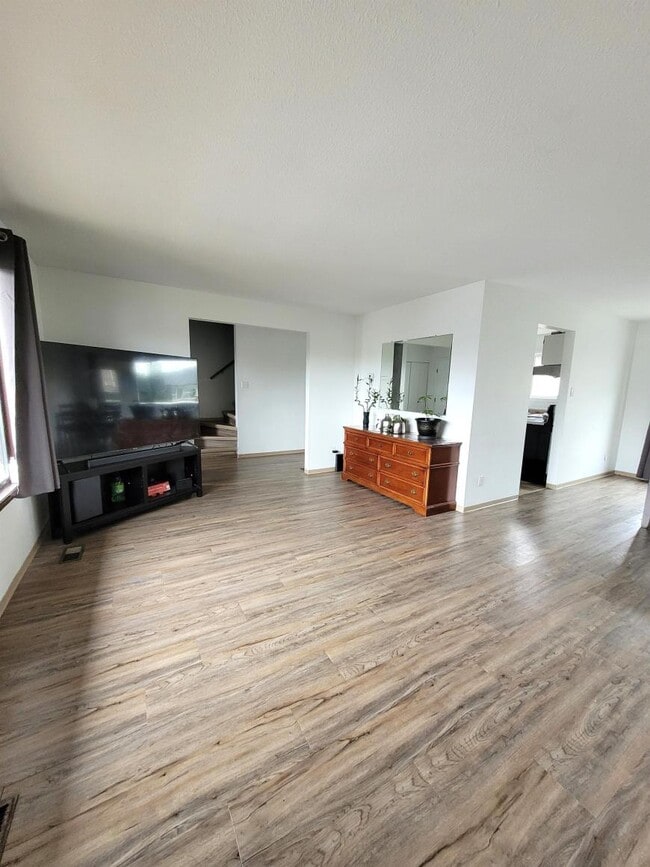 Building Photo - 3 bedroom in Prince Rupert BC V8J 4C8