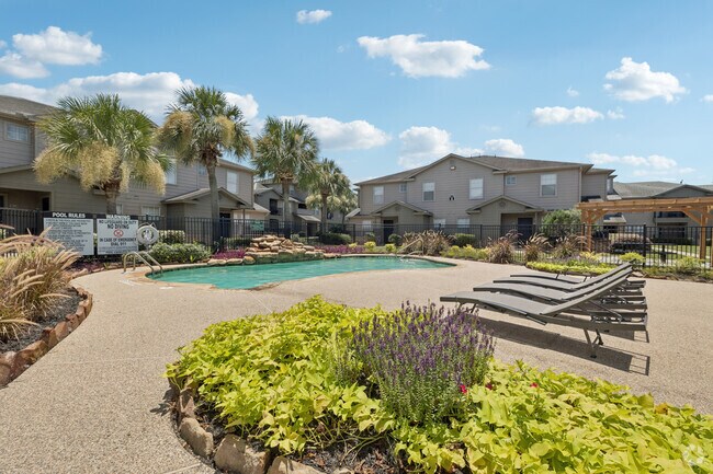Piscina - Norman Apartments Homes