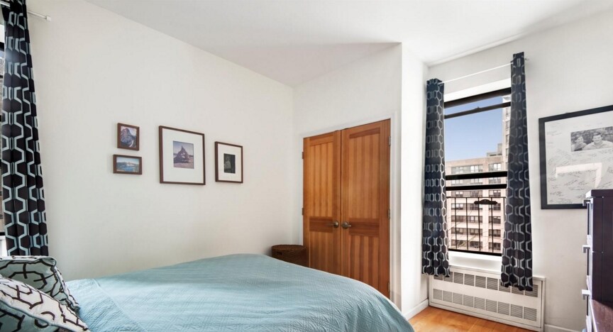 Building Photo - 305 Manhattan Ave