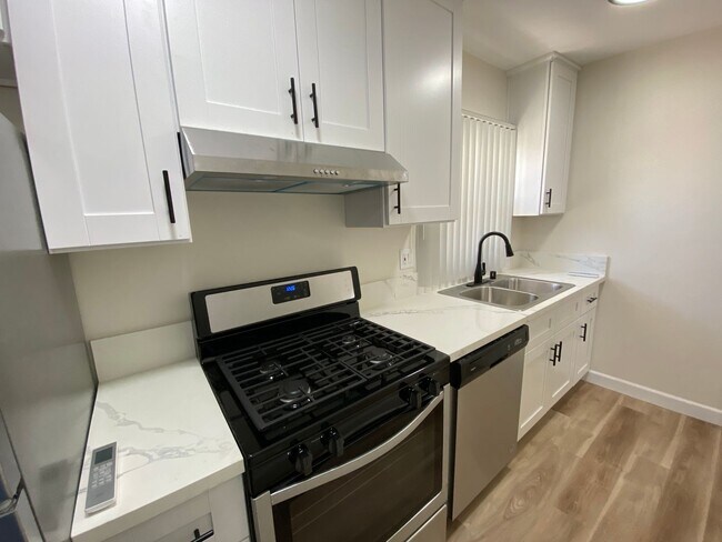 Foto del edificio - 1645 W Adams Blvd