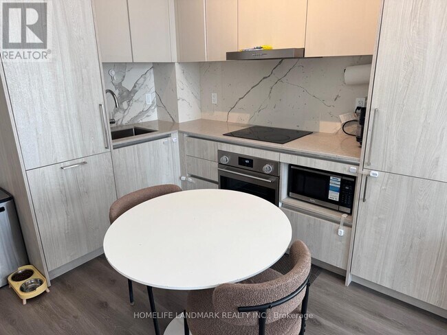 Photo du bâtiment - 225 Commerce St