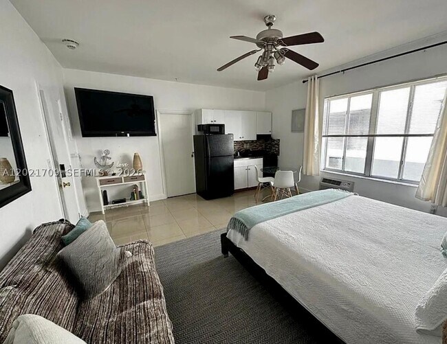 Foto del edificio - 3700 Collins Ave