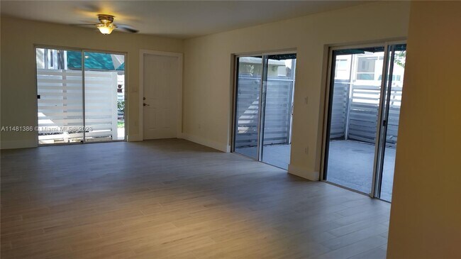 Foto del edificio - 547 NW 97th Ave