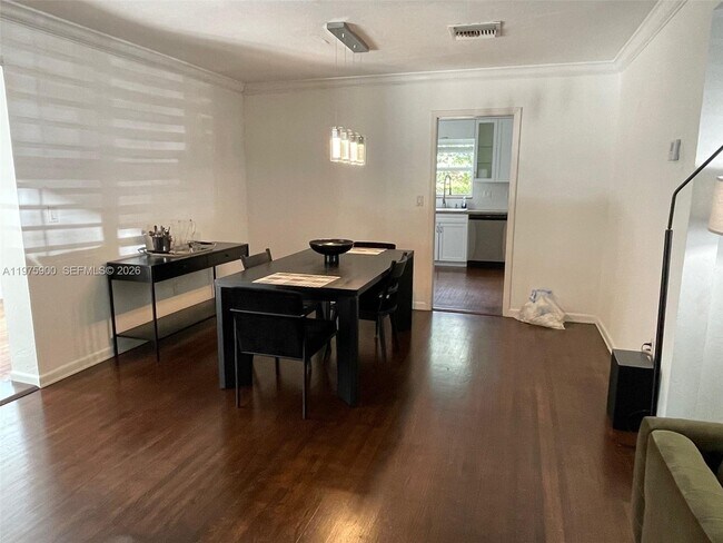 Foto del edificio - 1420 Baracoa Ave