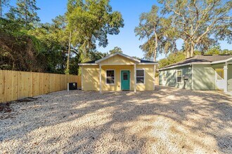 Building Photo - 4109 SW 15 Pl