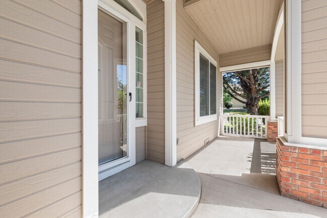 Building Photo - Spacious and Move In Ready in South Reno
