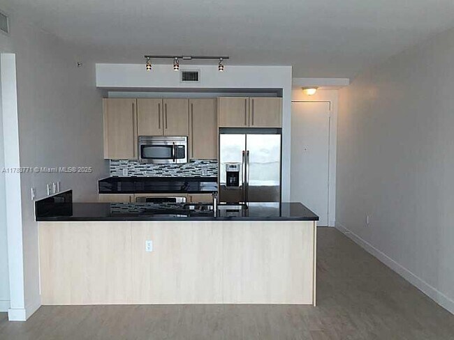Foto del edificio - 79 SW 12th St