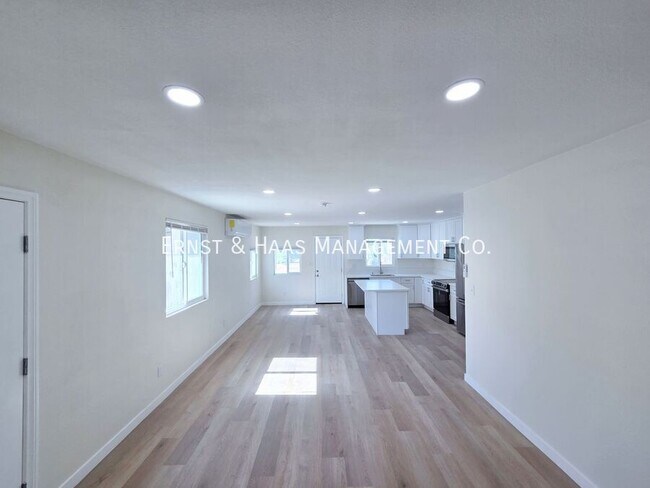 Foto del edificio - 8142 California St