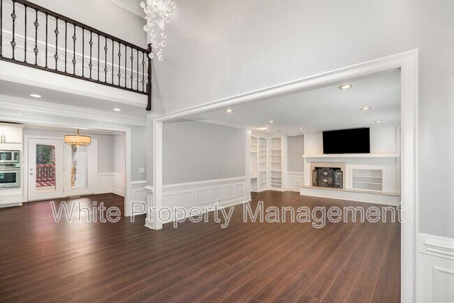 Foto del edificio - 6121 Dovefield Rd
