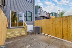 Building Photo - 511 W York St