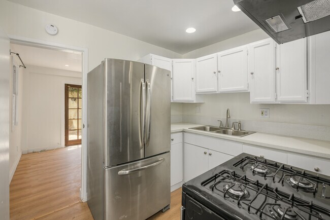Foto del edificio - 1325 N Orange Dr