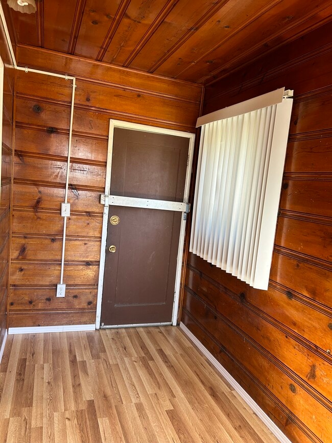 Building Photo - 1557 D St