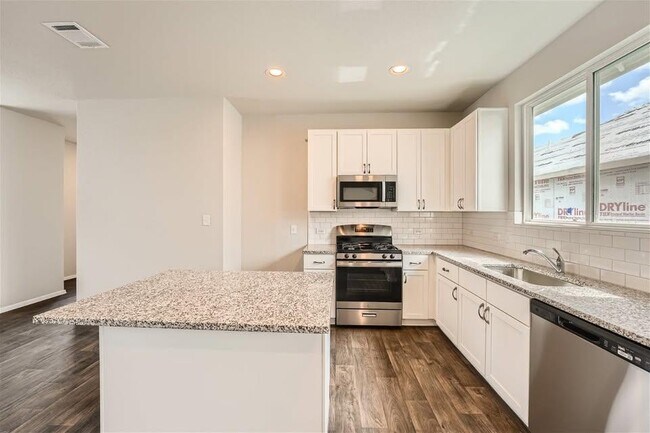 Building Photo - 141 Bluestem Dr