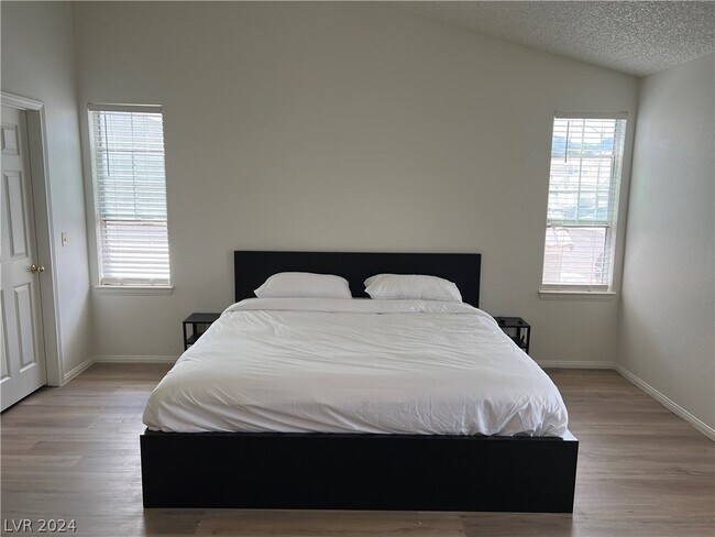 Foto del edificio - 8305 Aspenbrook Ave