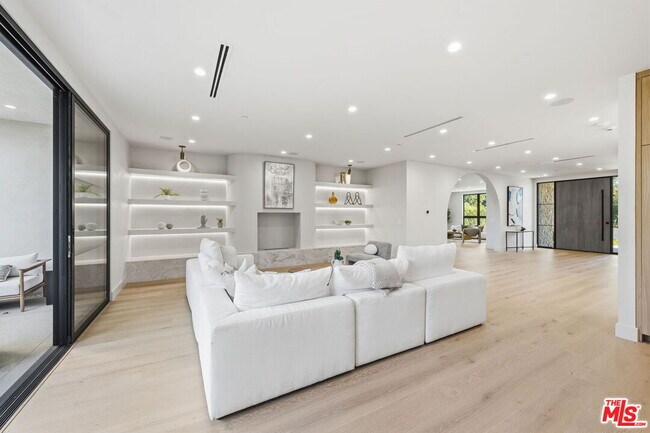 Foto del edificio - 16643 Addison St