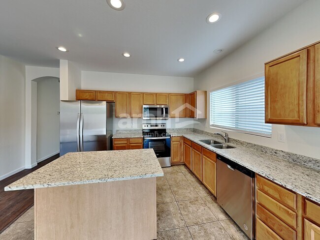 Building Photo - 3709 W Pleasant Ln