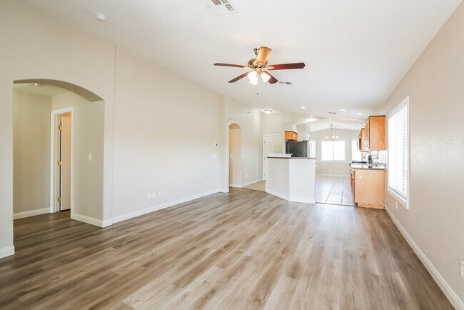 Foto del edificio - 5205 N Madison Stone St