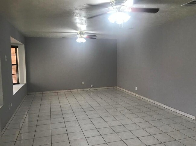 Foto del edificio - 1018 Fruitvale Dr