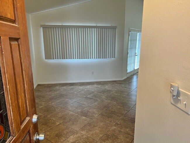 Foto del edificio - 5409 Tupper Ct