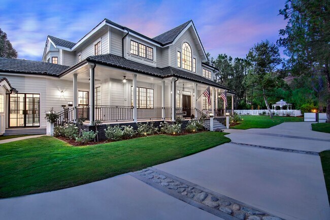 Building Photo - 28845 Countryside Dr