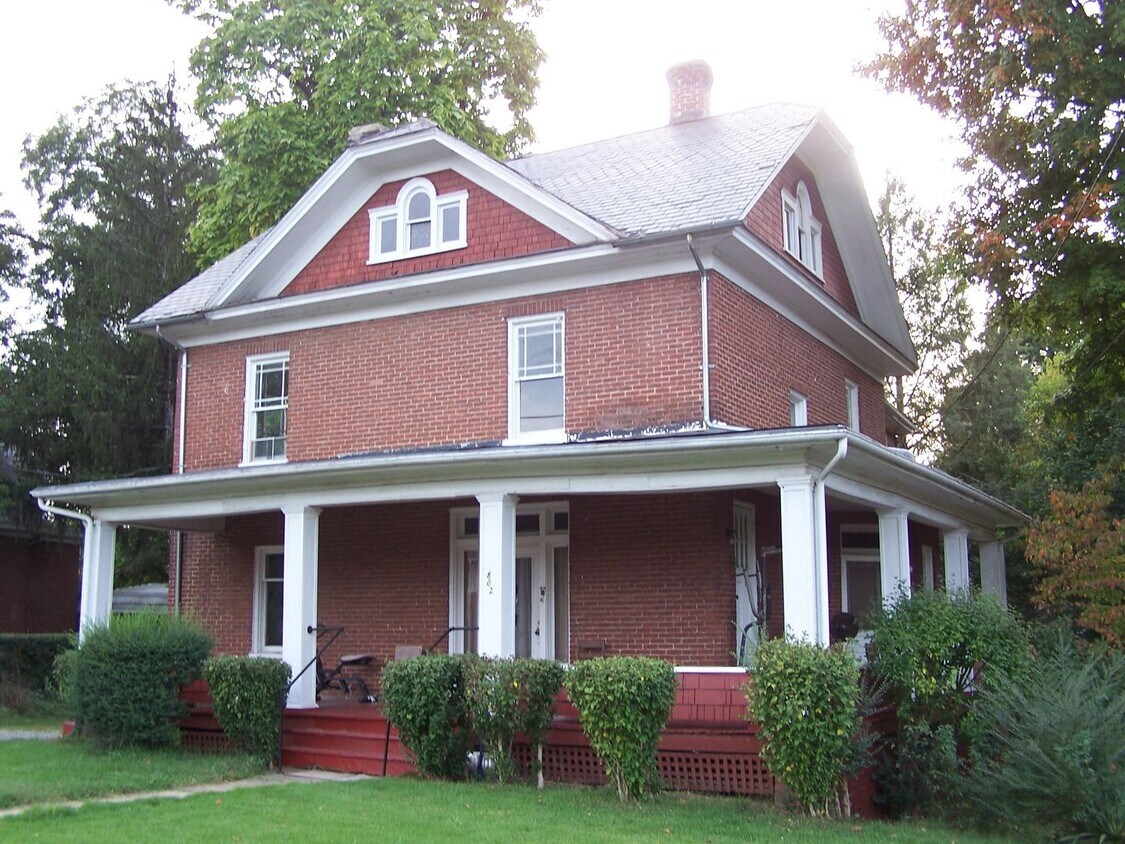 Primary Photo - 31st,NW.802