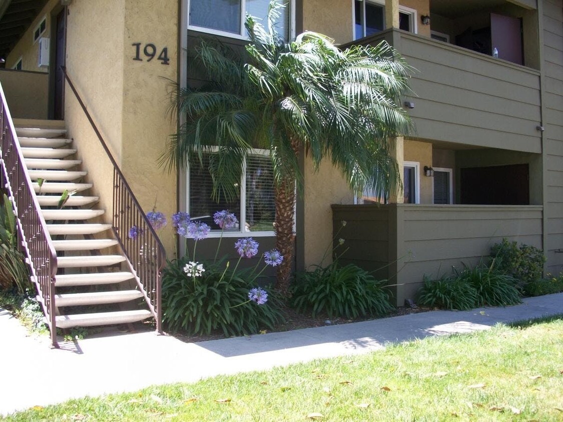 Primary Photo - 2 Bed, 1 Bath Condo in Lakeshore Villas Av...