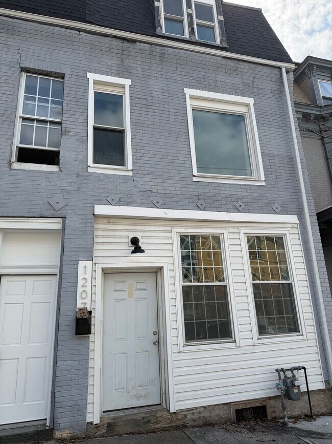 Building Photo - 1207 Market St