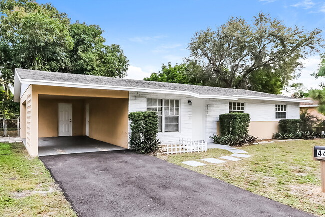 Building Photo - 4420 N Shore Dr