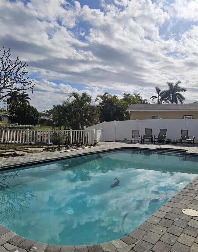 Foto del edificio - 5881 SW 15th St