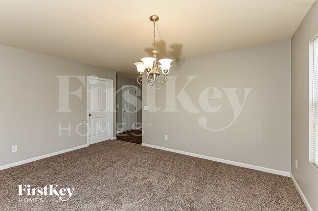 Building Photo - 45 Riviera Dr SE